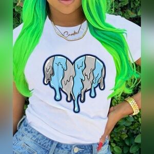 NWT Heart Shaped Graphic design T-shirt